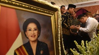 Jokowi Melayat ke Rumah Duka Mooryati Soedibyo
