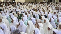 40 Doa Haji dan Umrah Lengkap Bahasa Arab, Latin, & Artinya