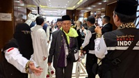 Jemaah Haji Indonesia Kloter Pertama Tiba di Madinah