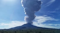Profil Gunung Ibu yang Terletak di Halmahera & Sejarah Letusan