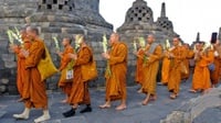 Berjalan Kaki dari Semarang, 43 Biksu Tudhong Tiba di Borobudur