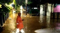 Banjir Jakarta Hari Ini Akibat Luapan Kali Ciliwung & Air Rob