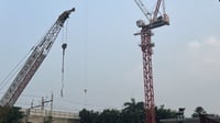 Kronologi Crane Proyek Gedung Bundar Kejagung Jatuh ke Jalur MRT