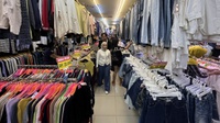 Sempat Dilarang, Pakaian Bekas Impor di Pasar Senen Tetap Hidup