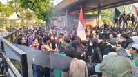 Demo Besar di Jakarta Membuat IHSG dan Rupiah Kompak Melemah