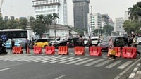 Jalan Medan Merdeka Barat Ditutup Jelang Aksi Unjuk Rasa Ojol