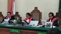 PN Denpasar Tetap Gelar Sidang, Para Hakim Pakai Pita Putih