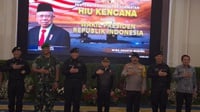 Ma'ruf Amin Terima Penyematan Brevet HIU Kencana dari TNI