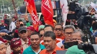 Demo Buruh di Jakarta Tuntut UMP 2025 Naik hingga 10 Persen