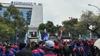 Demo Buruh di Kemnaker Tuntut Pengupahan Tak Pakai PP 51/2023