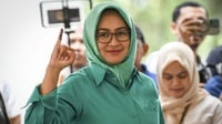 Airin Sungkem ke Kedua Orang Tua Sebelum Berangkat Mencoblos