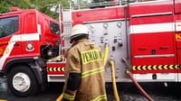 Atap Kelurahan & Rumah di Jakut Terbakar Diduga Gegara Petasan