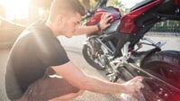 8 Cara Mudah Menghilangkan Baret di Motor yang Ampuh