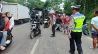 Kecelakaan Beruntun di Leles Garut, Angkot Tabrak Enam Kendaraan