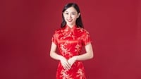 6 Ide Outfit Imlek Wanita 2025, Cheongsam hingga Batik Encim