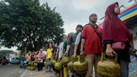 Warga Antre Beli Gas LPG 3 Kg Sampai Bikin Macet di Tangsel