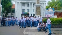 Ratusan Siswa SMKN 2 Solo Demo Tak Bisa Daftar PTN Melalui SNBP