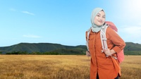 9 Ide Outfit Naik Gunung untuk Perempuan Berhijab