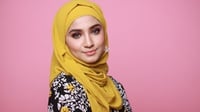 11 Perpaduan Warna Outfit yang Cocok dengan Kuning Mustard