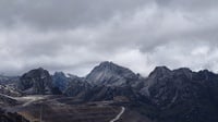 Profil Gunung Cartenz, Lokasi, Ketinggian, dan Kondisi Pendakian