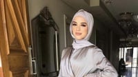 7 Warna Jilbab yang Cocok dengan Baju Silver