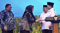 Saat Mendikdasmen Berpantun Sebut Guru akan Keren di Era Prabowo