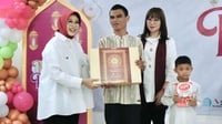 Fatma Gus Ipul Salurkan Rp62,5 Juta di Peksos Goes to Community