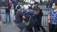 Jurnalis Dipukuli saat Liput Pembubaran Aksi May Day di Semarang