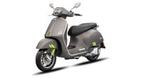 Harga Motor Vespa GTS 300, Spesifikasi Lengkap, & Keunggulannya