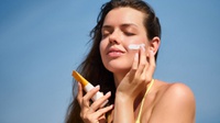 10 Rekomendasi Sunscreen Terbaik untuk Kulit Kusam dan Berminyak