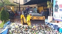 Polisi Musnahkan 17.000 Botol Miras Ilegal di Kota Bogor