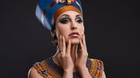 Mengenal Tren Makeup Cleopatra dan Tutorial Membuatnya