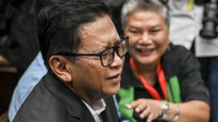 Hasto Rayakan Ulang Tahun Bareng Pendukung Usai Bacakan Pleidoi