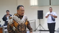 Gaya Politik Suami Mbak Ita: Minta Bantu Sembari Carikan Proyek