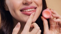 10 Rekomendasi Tinted Lip Balm yang Murah dan Bagus