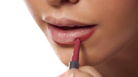 10 Rekomendasi Lip Liner yang Bagus dan Tahan Lama