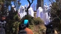 Viral Orang-orang Misterius Berbaju Putih di Lawu, Siapa Mereka?