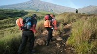 Tim Penyelamat Berhasil Evakuasi Pendaki Swiss Jatuh di Rinjani