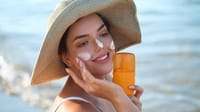 8 Sunscreen dengan Efek Tone Up Terbaik & Tips Memilih
