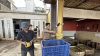 Warga Cisasawi di Bandung Barat Protes Limbah Pemotongan Ayam