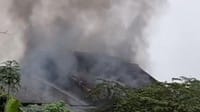 Rumah Terduga Pembunuh Staf Koperasi di Lampung Selatan Dibakar