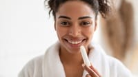 10 Rekomendasi Lip Balm Terbaik untuk Bibir Hitam