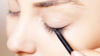 5 Cara Bentuk Eyeliner untuk Mata Sayu Agar Tampak Lebih Terbuka