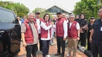 Menkeu Main Badminton Hingga Makan Bareng Siswa Sekolah Rakyat