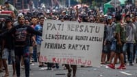 Demo Pati, Wartawan Tuturpedia Terkapar Lemas Kena Gas Air Mata