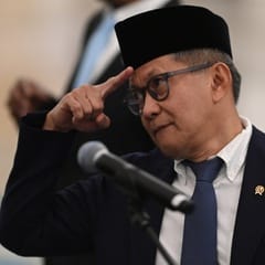 Kelakar Rocky Gerung ke Kepala Bakom: Pulihkan Nama Baik Saya