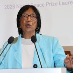 Navi Pillay: Melawan Apartheid & Genosida, Raih Nobel Perdamaian