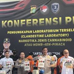 Polda Metro Jaya Bongkar Produksi Tembakau Sintetis di Sentul