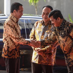 Jokowi Nilai Pabrik Sepatu Bata Tutup karena Kalah Bersaing
