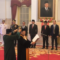 Ucap Sumpah di Depan Jokowi, Suharto Resmi Jadi Wakil Ketua MA